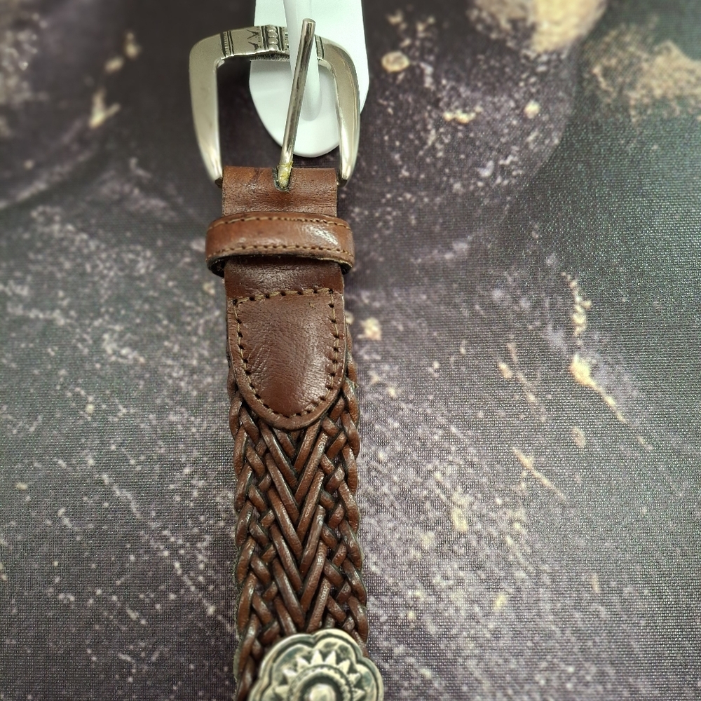 Vintage Capezio woven brown leather belt with silver tone accents.  Size M/l